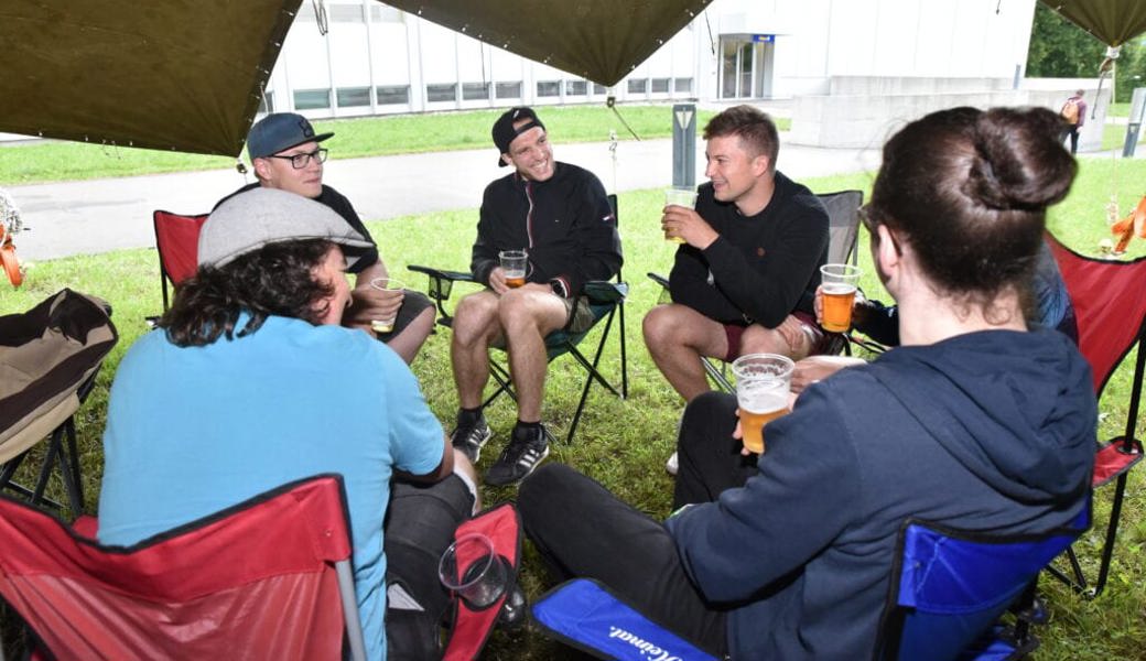  Treffpunkt der campierenden Studenten ist das grosse Tipi auf dem Gelände der Fachhochschule. Bilder: Heini Schwendener