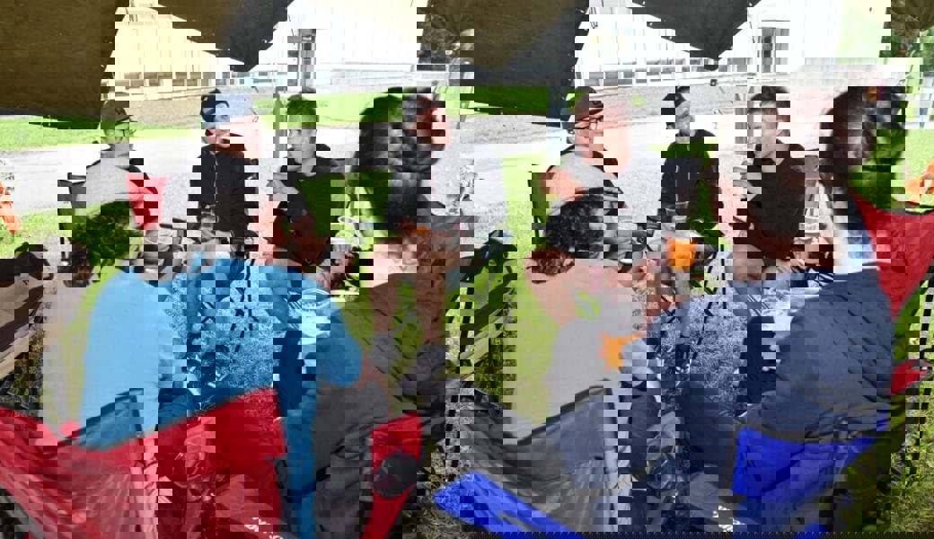  Treffpunkt der campierenden Studenten ist das grosse Tipi auf dem Gelände der Fachhochschule. Bilder: Heini Schwendener