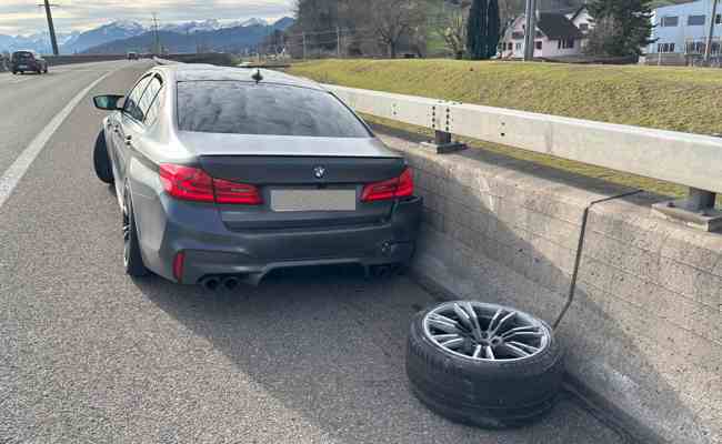 26-Jähriger ohne Führerschein baut Selbstunfall auf Autobahn