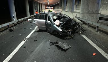 Heftiger Crash: Autofahrer stirbt bei Selbstunfall