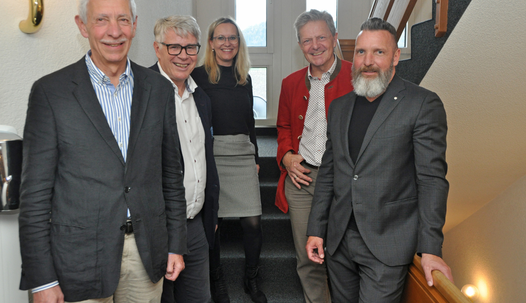 Der Verwaltungsrat der Buchs Medien AG wurde glanzvoll wiedergewählt: (von links) Christoph Rohner, Urs Schneider (Vizepräsident), Karin Bürki Sonderegger, Roland Stump (Präsident) und Daniel Ettlinger (Galledia-CEO).