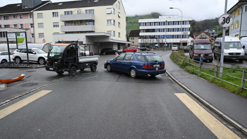  An den Fahrzeugen entstand Sachschaden im Wert von rund 24'000 Franken. 