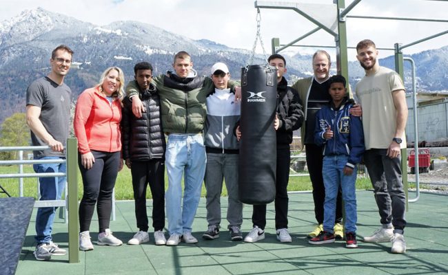 An fest montierten Fitnessgeräten kann ab sofort unter freiem Himmel trainiert werden