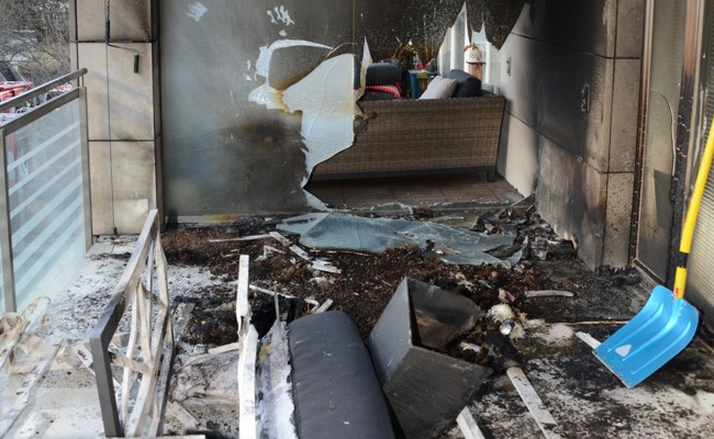 Zigarette nicht richtig gelöscht: Brand auf Balkon