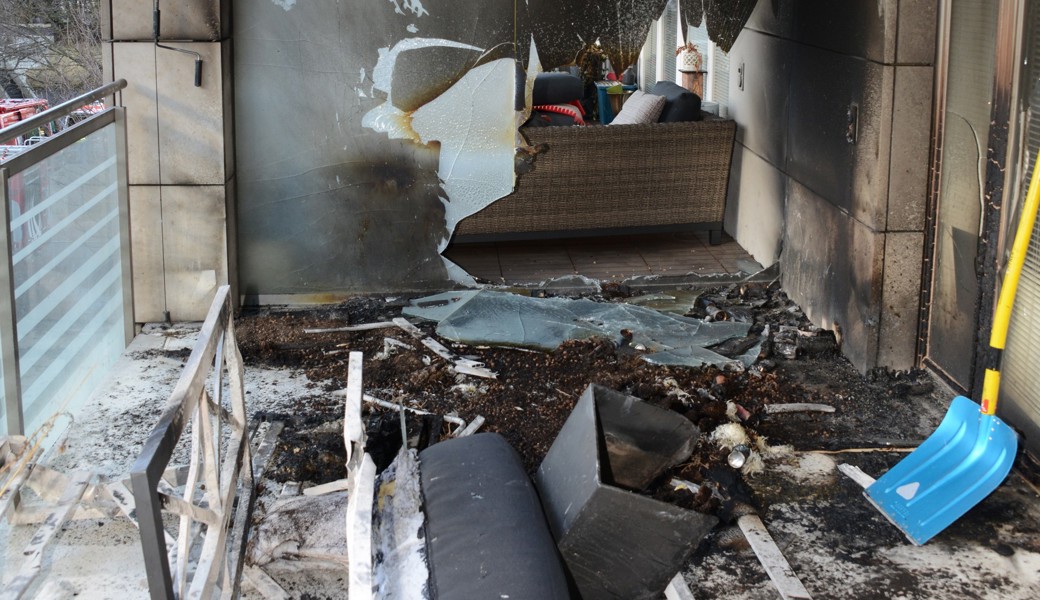 Zigarette nicht richtig gelöscht: Brand auf Balkon