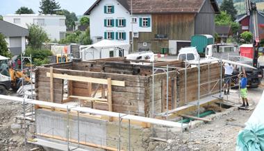 Balken um Balken entsteht das neue, alte Gässlihaus