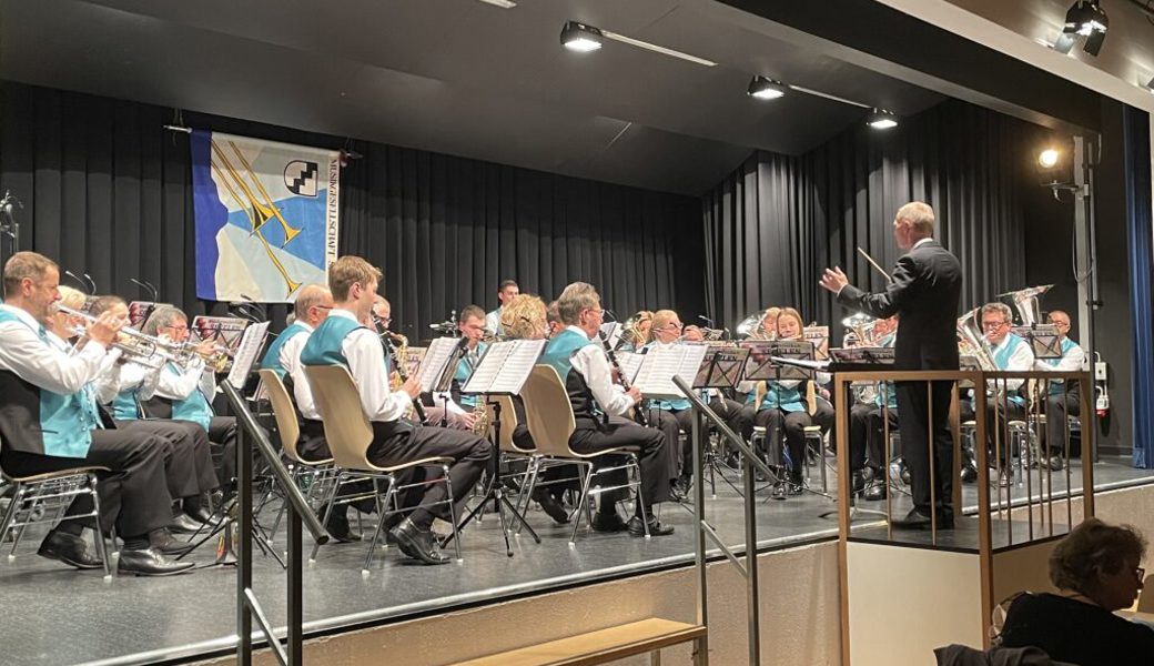  Die Musikgesellschaft Sevelen schrieb mit ihrem gelungenen Auftritt ein weiteres Kapitel ihrer Vereinsgeschichte. Bilder: Pascal Aggeler