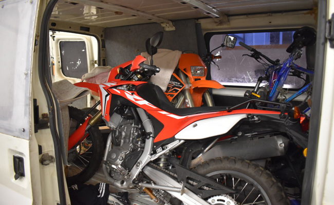 Zoll-Mitarbeitende stellen in Diepoldsau mehrere gestohlene Zweiräder sicher