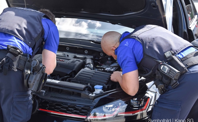 Die Polizei hat in Buchs und Haag genau kontrolliert - und zwei Autos stillgelegt