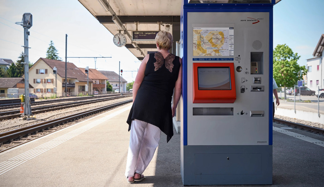 Tanja sass wochenlang im Gefängnis, weil sie mehrfach ohne Billett Bus fuhr. 