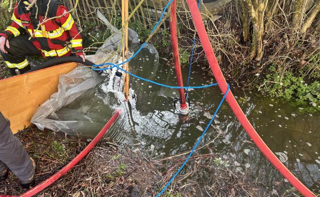 Mehrere Tausend Liter Jauche in Bach geflossen