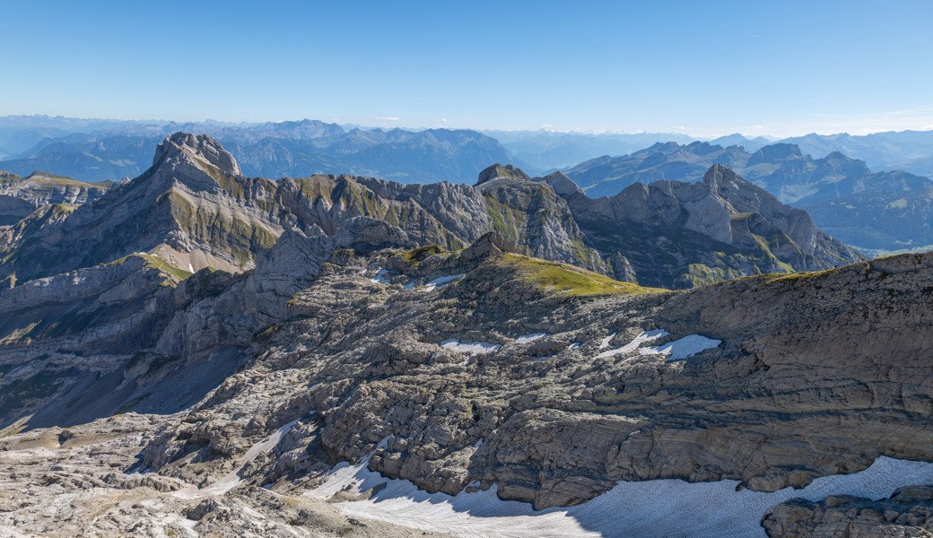 Keiner in der W&O-Region ist höher als der Säntis. Von seinem Gipfel aus öffnet sich ein Ausblick bis an die Grenze zu Italien.