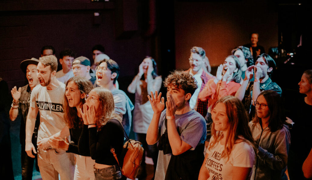  Begeisterte Bekundungen aus dem Publikum. 