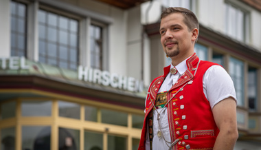 Morgens im Stall, anschliessend im «Hirschen»: Der volle Arbeitstag von Patrick Alpiger