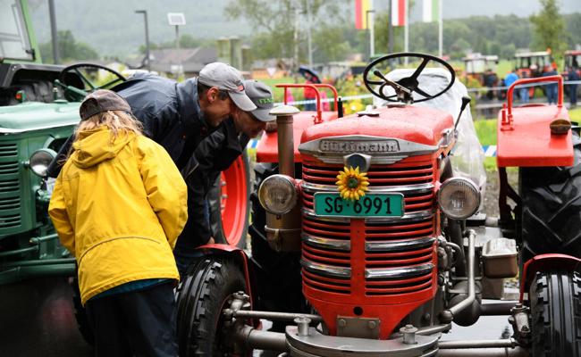 Traktoren und Maschinen aus vergangenen Zeiten faszinieren noch heute