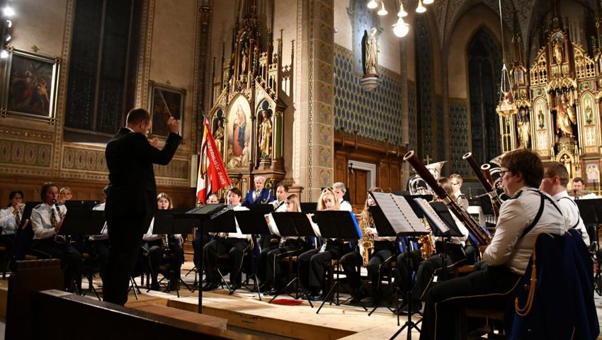  Die Bürgermusik Gams unter der Leitung von Martin Degasper beim Konzert in der Gamser Kirche.