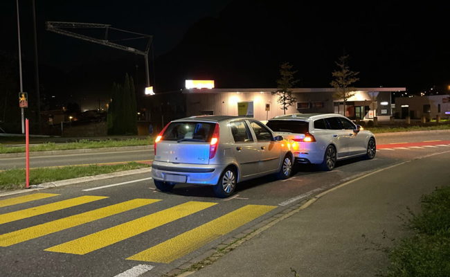 Alkoholisierte Autofahrerin verursacht eine Auffahrkollision bei der Autobahnausfahrt
