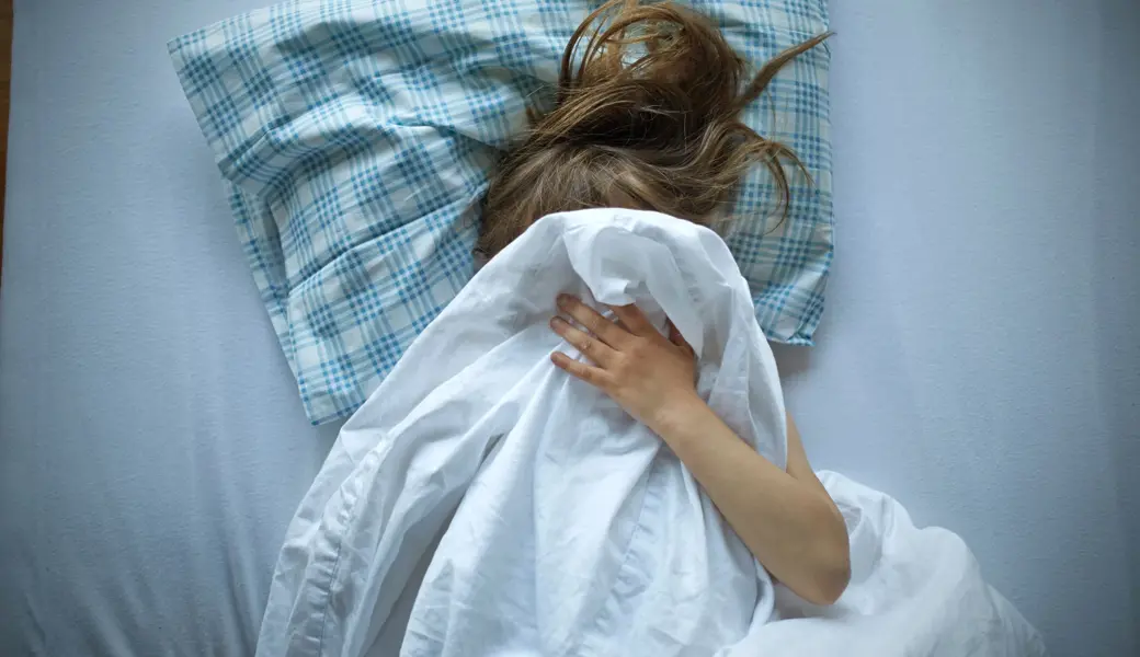 Eine heute 25-jährige Toggenburgerin beschuldigte ihren Bruder, sie im Kindesalter über tausendmal missbraucht und vergewaltigt zu haben.