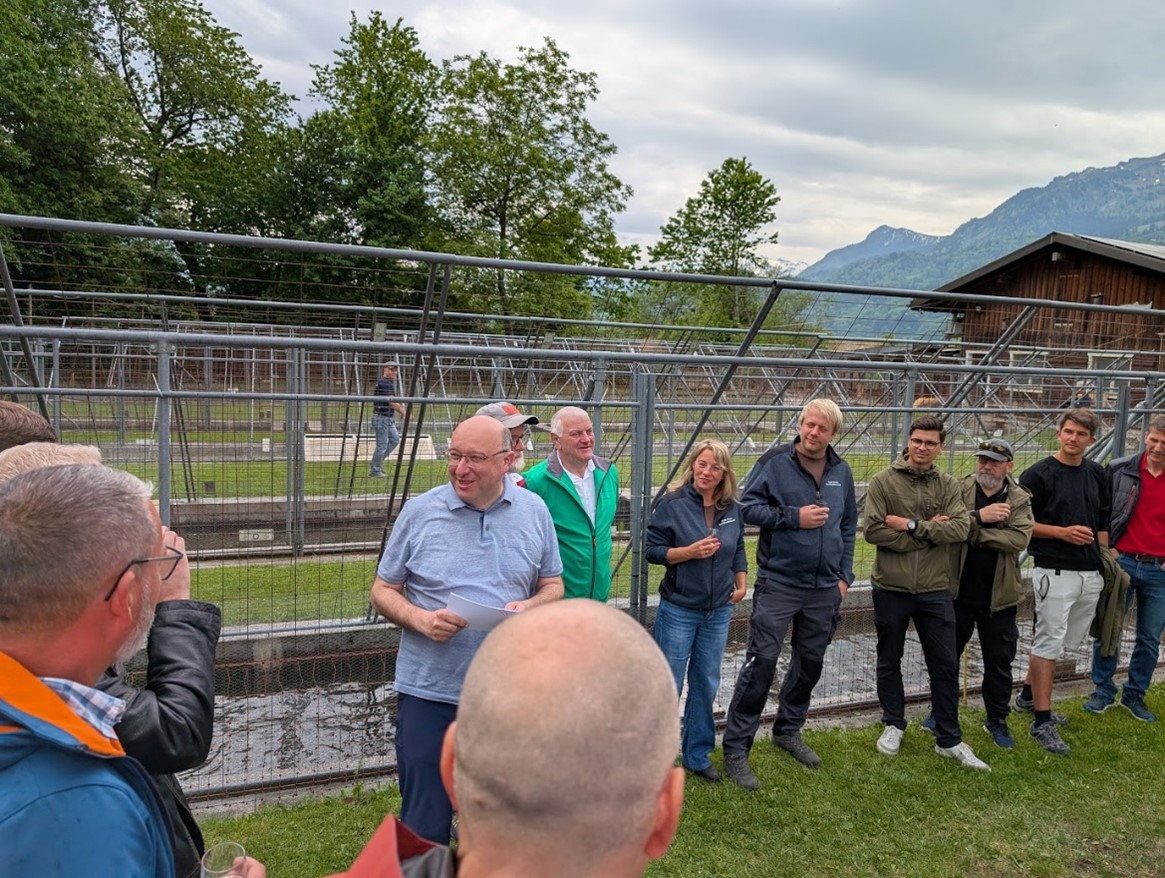 Starke Partner für eine nachhaltige Fischzucht - ohne Fronarbeit wäre nichts möglich