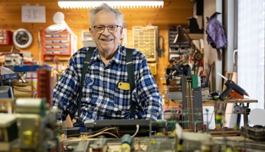 Dieser 85-Jährige programmiert mit KI seine Modelleisenbahn