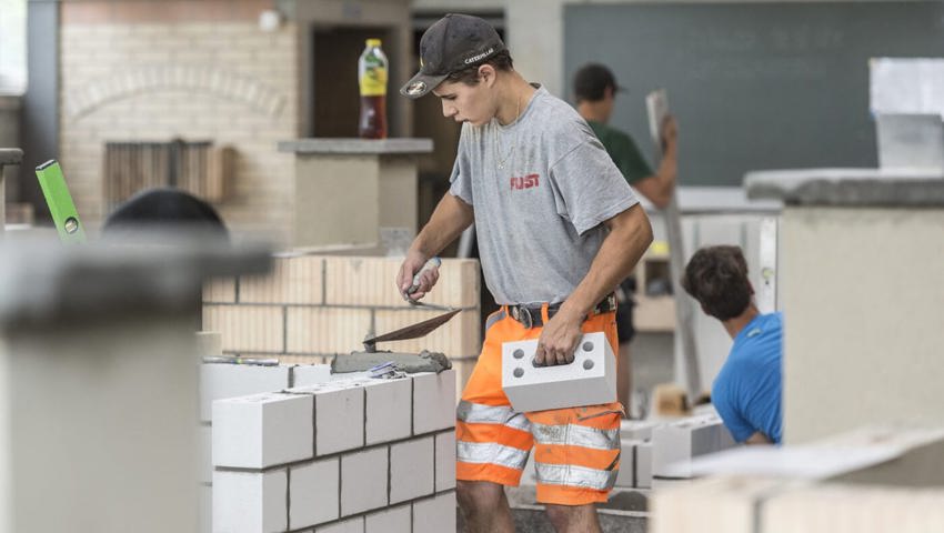  Praktische Berufsbildung hat einen hohen Stellenwert in der Ostschweiz. 