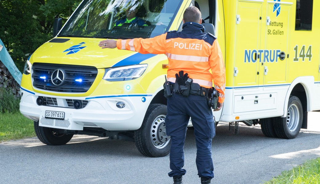 Der Velofahrer musste ins Spital gebraucht werden.