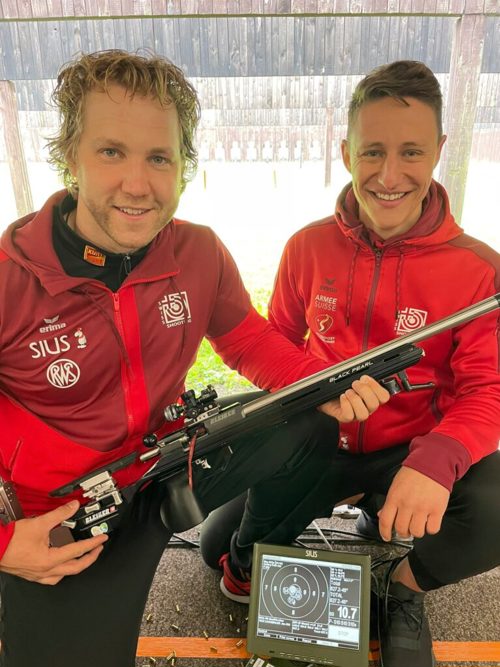  Starke Schweizer: Jan Lochbihler (links) holt Gold, Christoph Dürr fällt erst am Ende aus der Medaillenentscheidung und wird Siebter. 