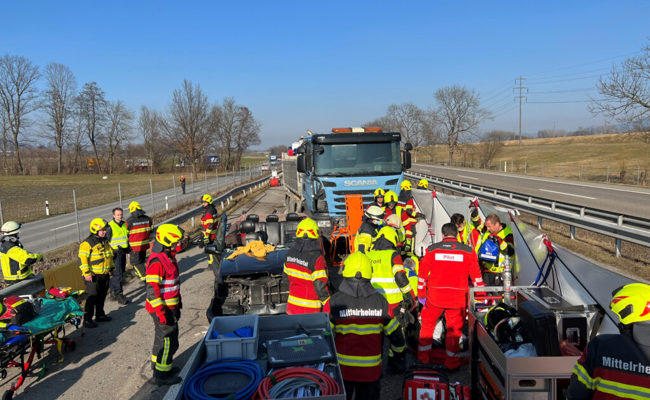 68-jähriger Autofahrer nach schwerem Unfall auf A13 mit der Rega ins Spital geflogen