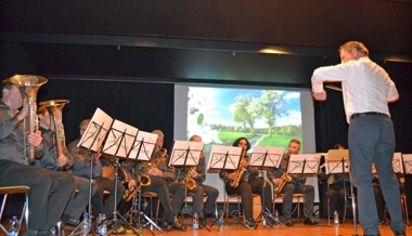 Zurücklehnen und geniessen: Dorfmusig führte das Publikum in die Berge und nach «Bella Italia»