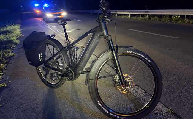 Alkoholisierter E-Bike-Fahrer stürzt und muss ins Spital