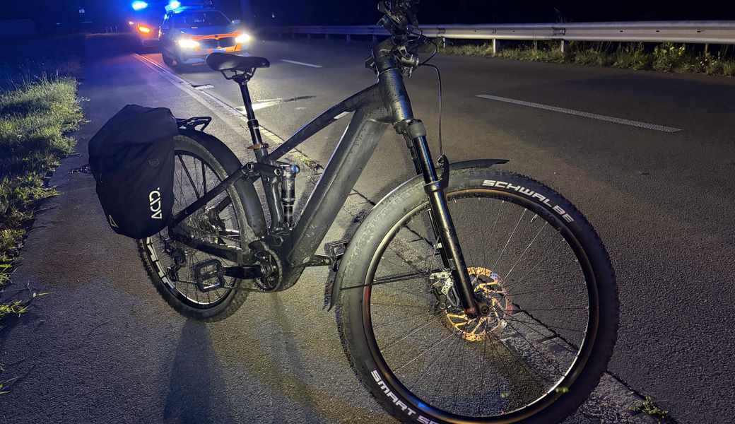 Alkoholisierter E-Bike-Fahrer stürzt und muss ins Spital