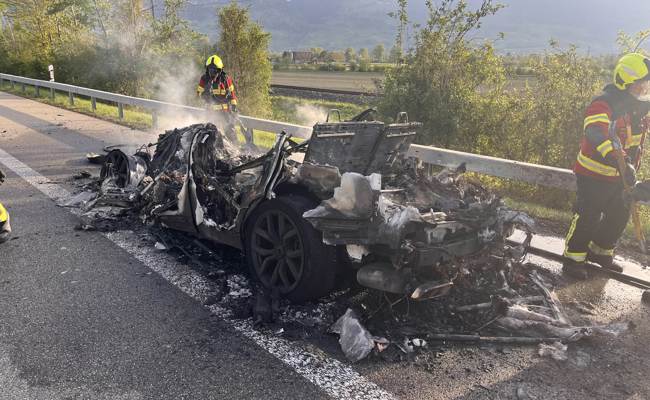 Fahrzeugbrand auf Autobahn – die Insassen blieben unverletzt