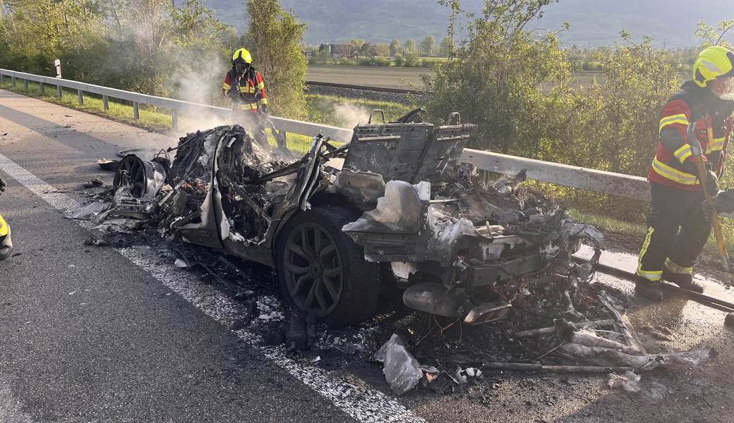 Fahrzeugbrand auf Autobahn – die Insassen blieben unverletzt