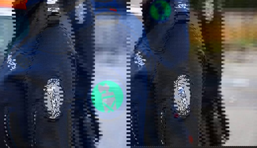  Das 19-jährige Opfer wie auch die Beschuldigten werden wegen Verstoss gegen das Betäubungsmittelgesetz bei der Staatsanwaltschaft des Kantons St.Gallen zur Anzeige gebracht. Symbolbild: Kapo SG