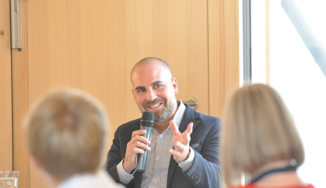 Ortsgemeinde macht mit KI einen Podcast: Aus einer scherzhaften Idee wurde prompt ein Prompt