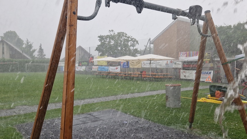 Unwetter sorgte für schwierige Bedingungen auf dem Spielfeld, aber auch für einen Stromausfall.