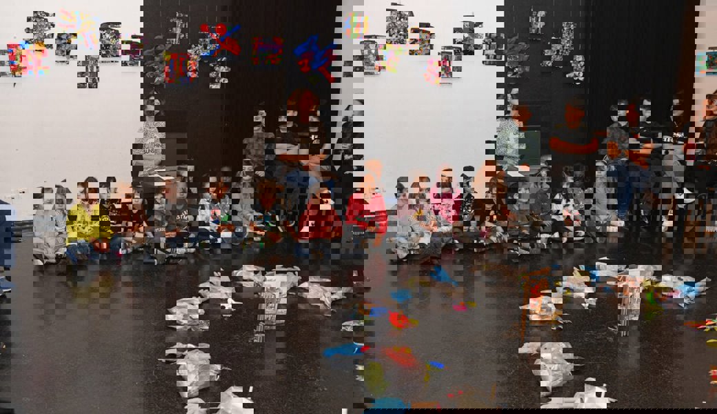  Die Vernissage fand im Fabriggli statt. Dort sind die Bilder noch bis Ende Februar ausgestellt. Bilder: Corinne Hanselmann