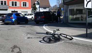 48-jähriger Velofahrer verletzt sich nach Zusammenstoss mit Auto leicht