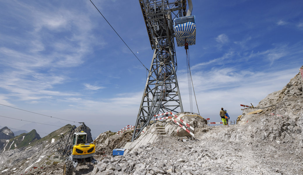 Der Baufortschritt ist bereits sichtbar: Die neue Säntis Schwebebahn entsteht – der Bahnbetrieb läuft aber bis Mai 2026 wie gewohnt.
