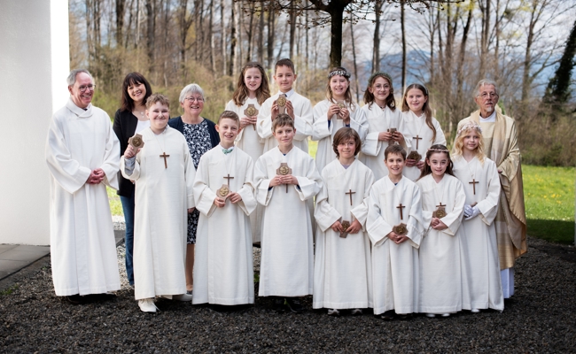 Kinder empfingen die Erstkommunion