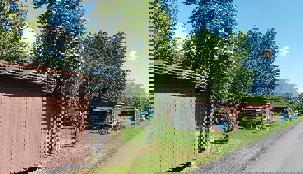  Kleinpflanzerparzellen in der Morgenweid: Wer am bisherigen Standort bleiben will, darf dies nun doch, muss allerdings Auflagen der Ortsgemeinde Buchs erfüllen. Bilder: Heini Schwendener