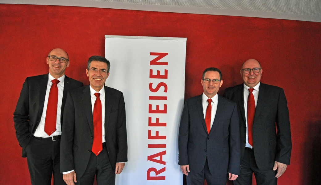  Die Vertreter der vier Raiffeisenbanken der Region: (von links) Christof Ackermann, Leiter Sarganserland, Bruno Schmid, Leiter Walenstadt, Sandro Uhlmann, Leiter Werdenberg, Thomas Wohlwend, stellvertretender Leiter Sennwald. 