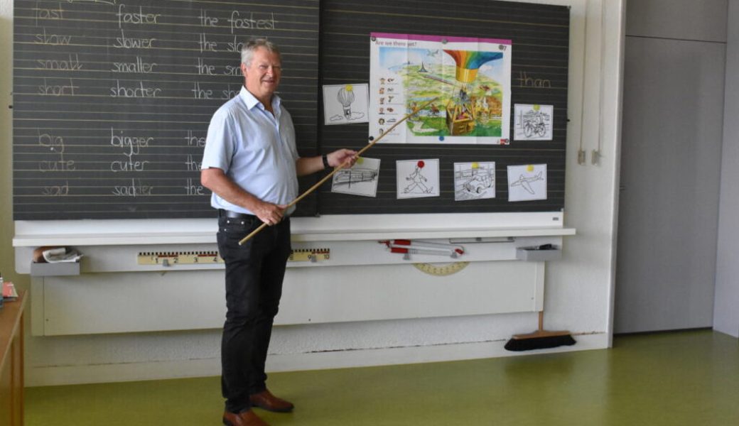  Die Wandtafel findet Urs Helbling nach wie vor eines der nützlichsten Lerninstrumente. 