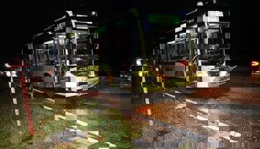Auffahrkollision in Schaan zwischen Bus und Personenwagen fordert zwei Verletzte
