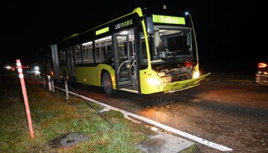 Auffahrkollision in Schaan zwischen Bus und Personenwagen fordert zwei Verletzte