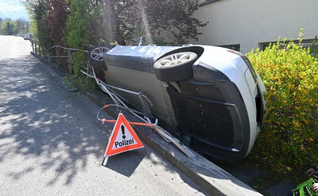 Zwei Verletzte und vier Blechschäden