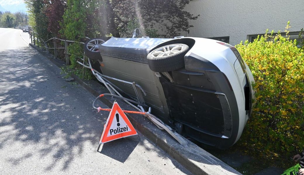 Die Fahrt den Triesenberg hinauf endete für einen Autofahrer in misslicher Lage.