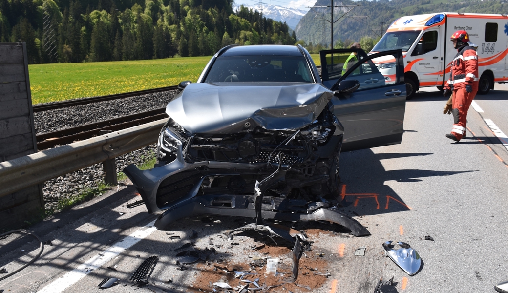 Heftiger Crash auf der Nationalstrasse N28 im Prättigau.