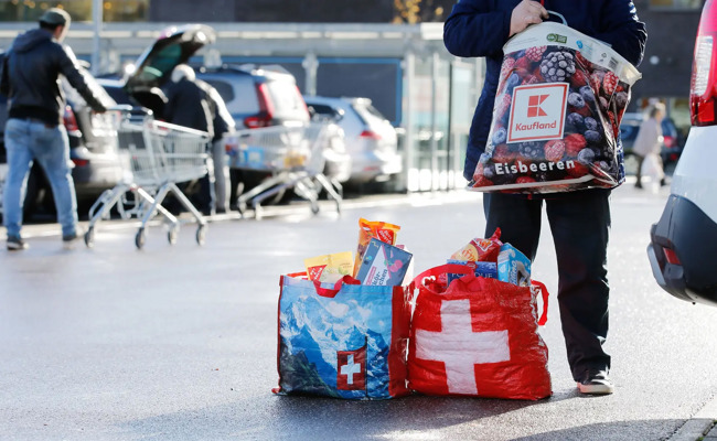 Einkaufstourismus: Detailhändler und Bauern wollen schon ab 50 Franken zur Kasse bitten – doch es gibt Widerstand