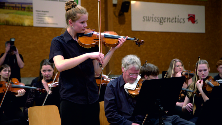 Tabea Götz an der Violine.